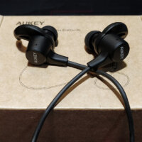 Análisis de auriculares baratos de AUKEY EP-B40.