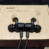 Inalámbricos y magnéticos, auriculares AUKEY.